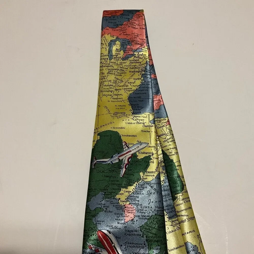 100% Silk NWOT World Map Tie by Kai Long. Teacher, historian, geography